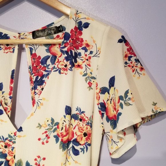 Crystal Sky Floral Shorts Romper - Picture 3 of 8